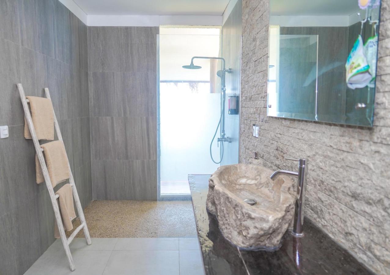 Theodor Hotel Лабуан Баджо Екстериор снимка